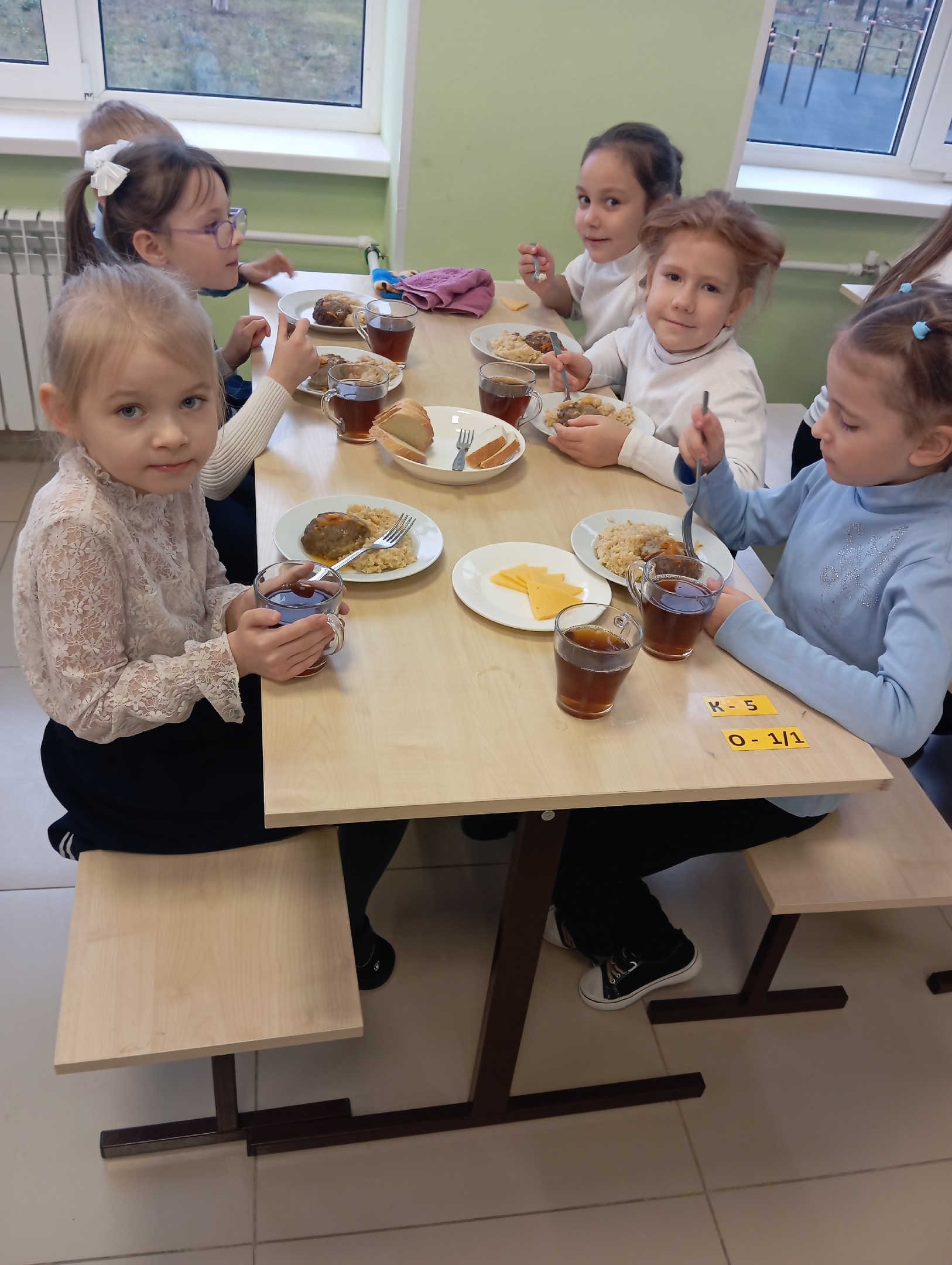 Изображения столовой.